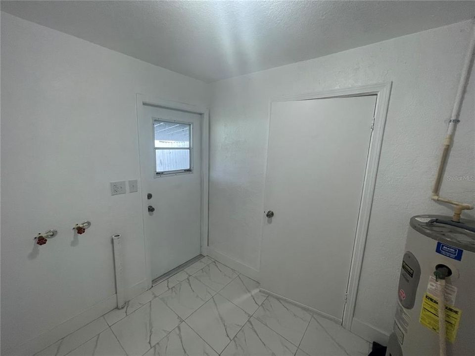 For Rent: $2,199 (3 beds, 2 baths, 903 Square Feet)