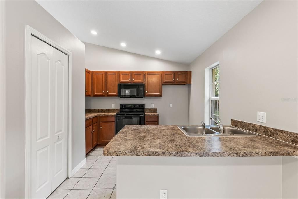 For Sale: $259,900 (3 beds, 2 baths, 1229 Square Feet)