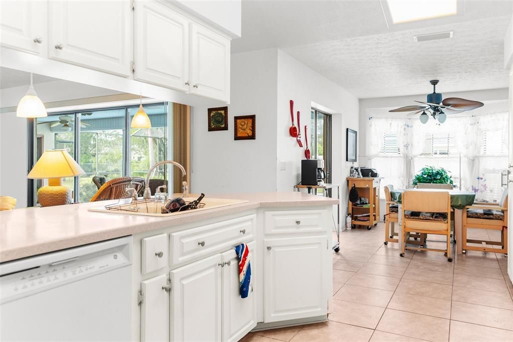 For Sale: $345,000 (3 beds, 2 baths, 1913 Square Feet)