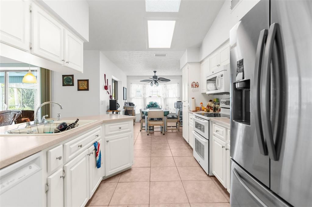 For Sale: $345,000 (3 beds, 2 baths, 1913 Square Feet)