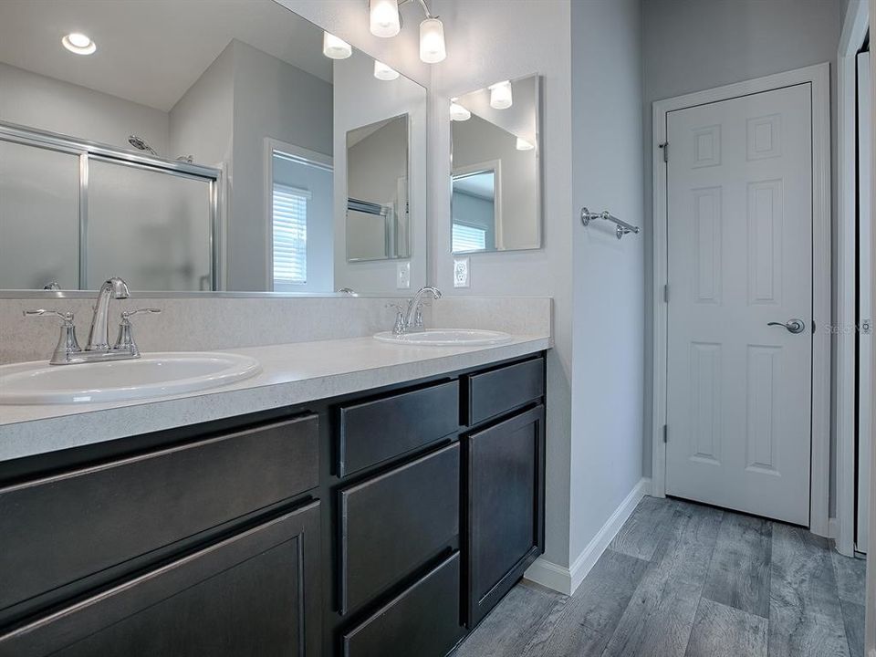 For Sale: $304,900 (2 beds, 2 baths, 1203 Square Feet)