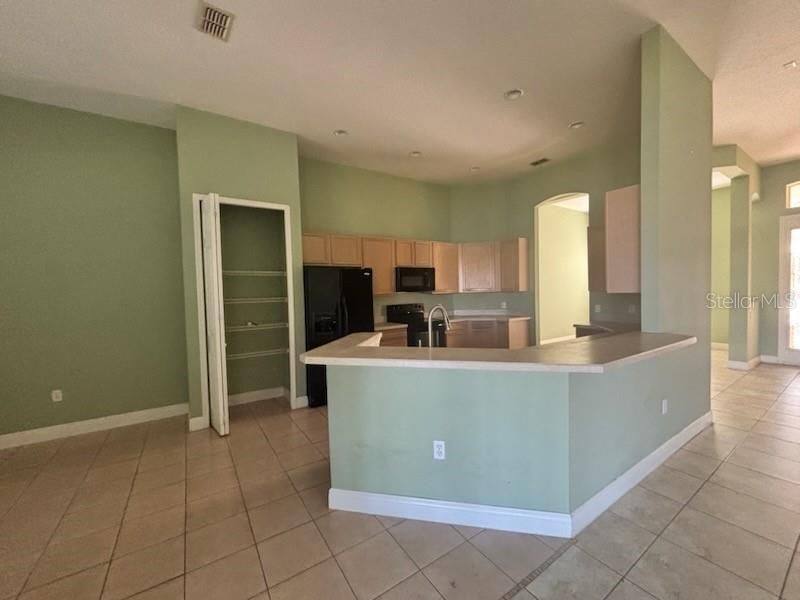 For Rent: $2,400 (4 beds, 3 baths, 2756 Square Feet)