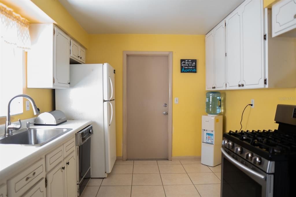 For Sale: $290,000 (3 beds, 2 baths, 1353 Square Feet)