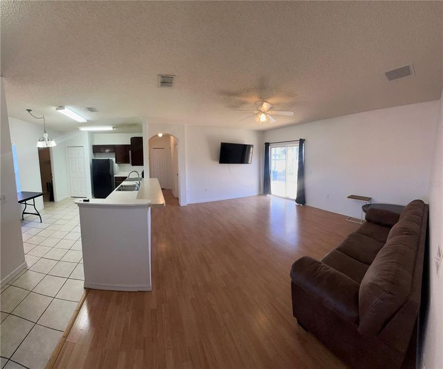 For Sale: $259,990 (3 beds, 2 baths, 1325 Square Feet)