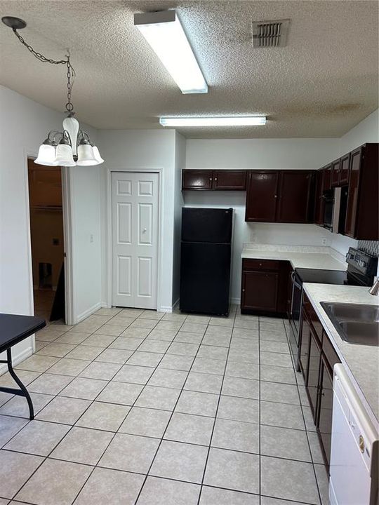 For Sale: $259,990 (3 beds, 2 baths, 1325 Square Feet)