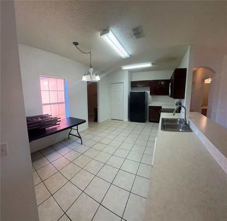 For Sale: $259,990 (3 beds, 2 baths, 1325 Square Feet)