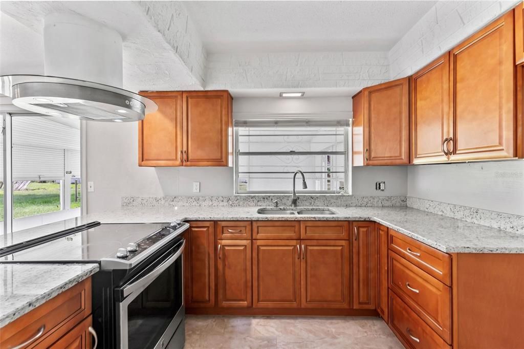 For Sale: $249,900 (2 beds, 2 baths, 1120 Square Feet)