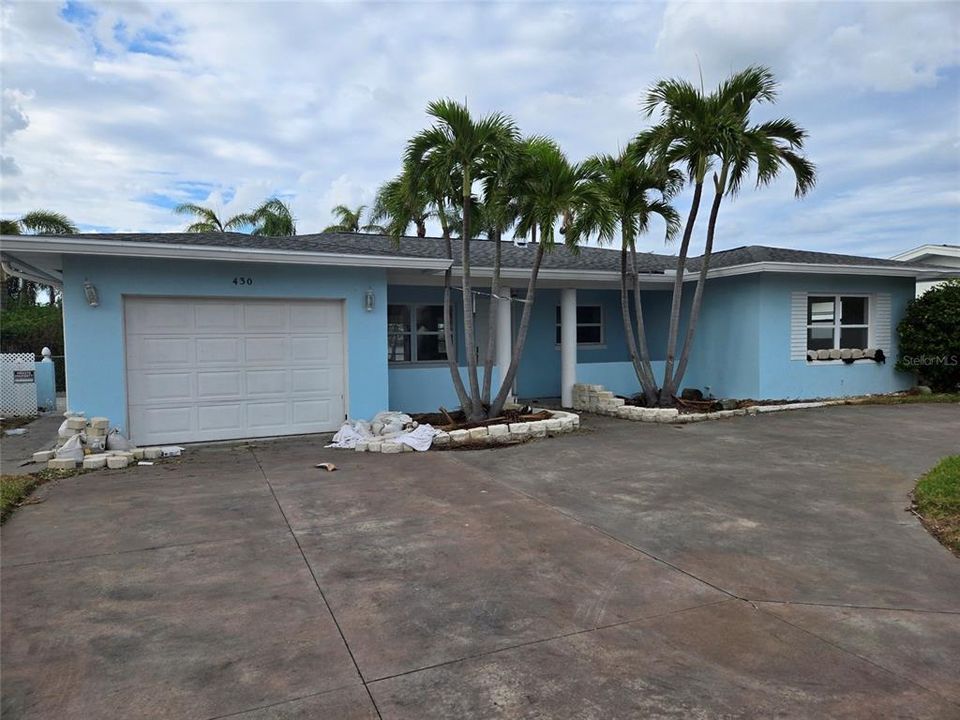 For Sale: $850,000 (2 beds, 2 baths, 1192 Square Feet)