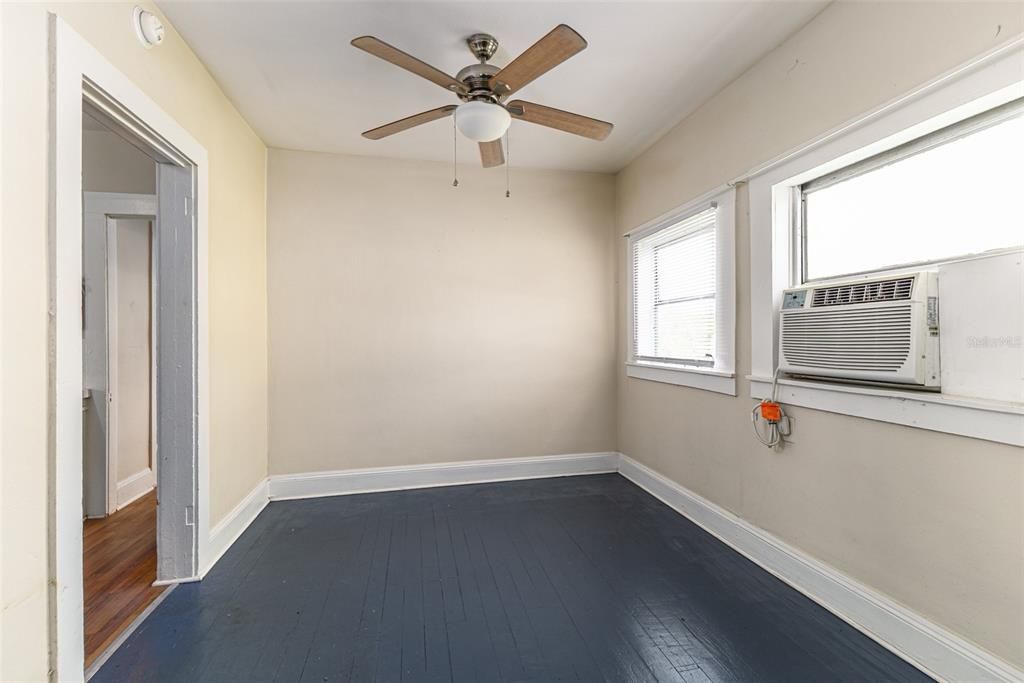 For Sale: $199,000 (2 beds, 2 baths, 1060 Square Feet)