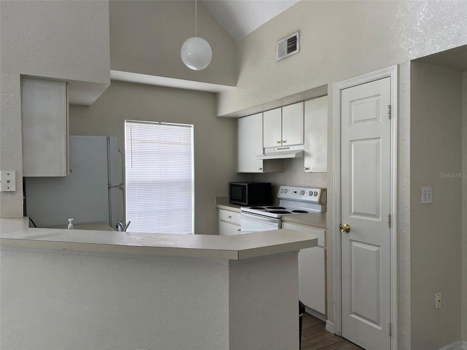 For Sale: $259,000 (3 beds, 2 baths, 1373 Square Feet)