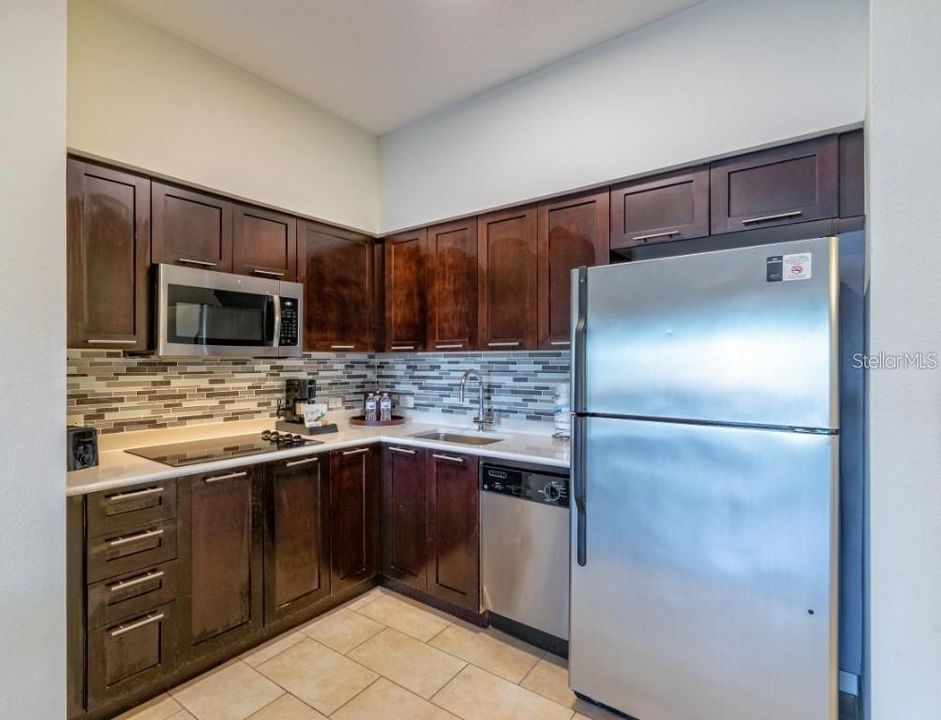 For Sale: $165,000 (1 beds, 1 baths, 754 Square Feet)