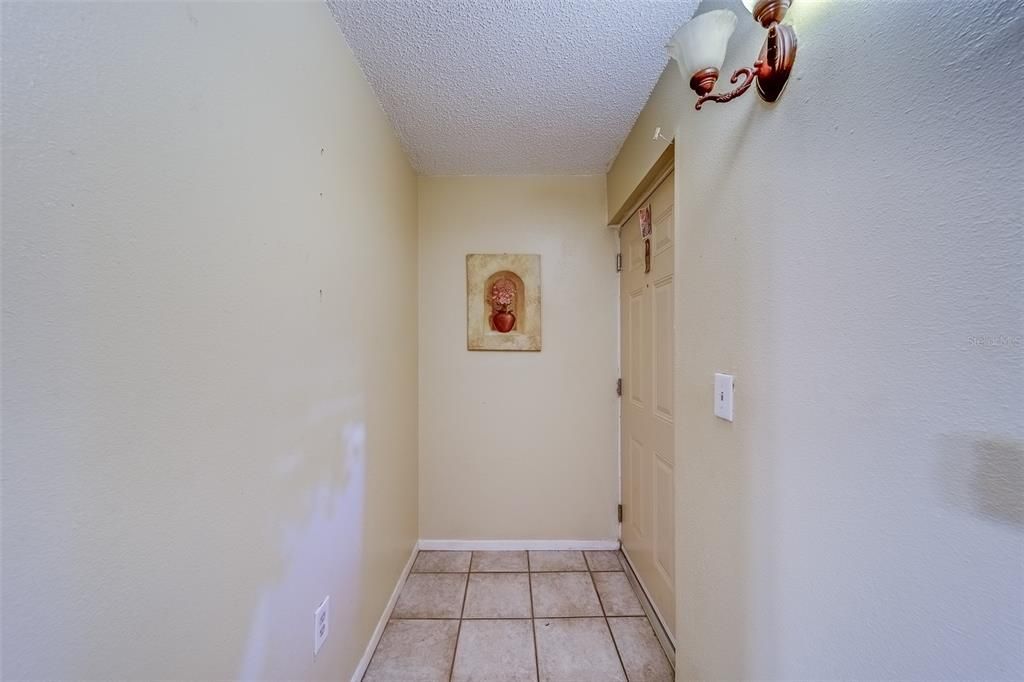 For Sale: $129,000 (1 beds, 1 baths, 740 Square Feet)