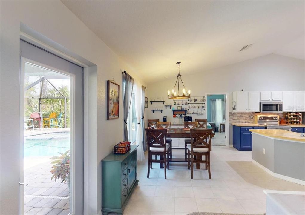 Livingroom/Dining with door to pool