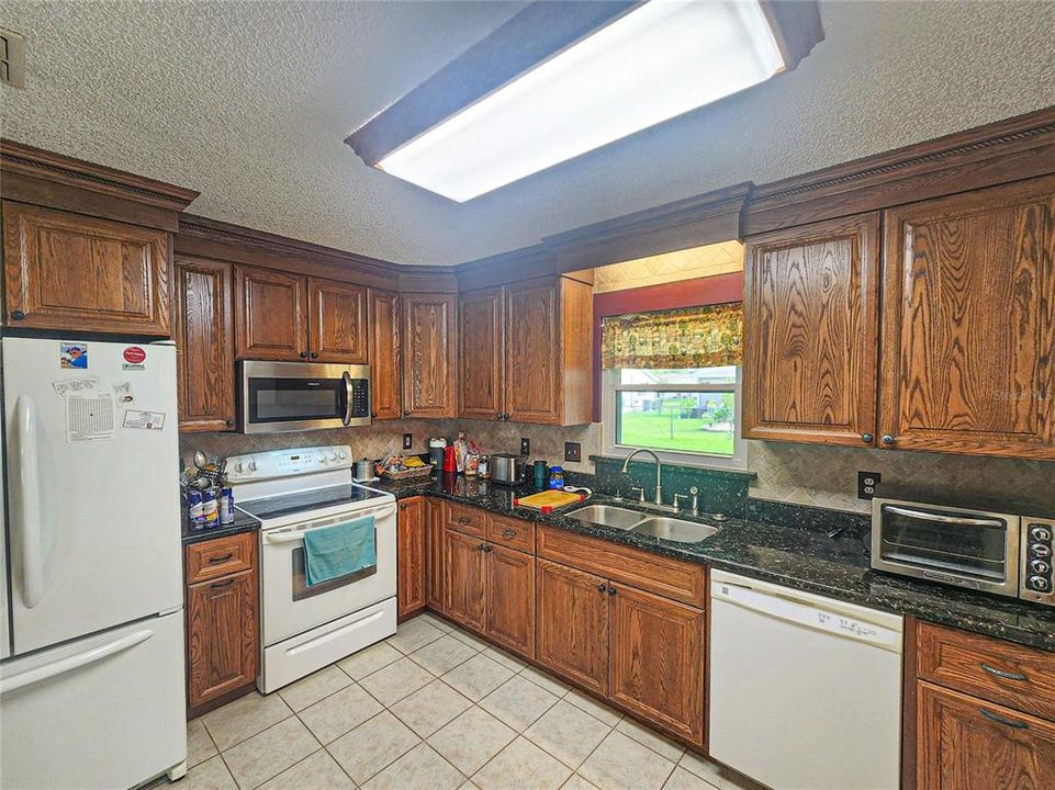 For Sale: $249,900 (2 beds, 2 baths, 1296 Square Feet)