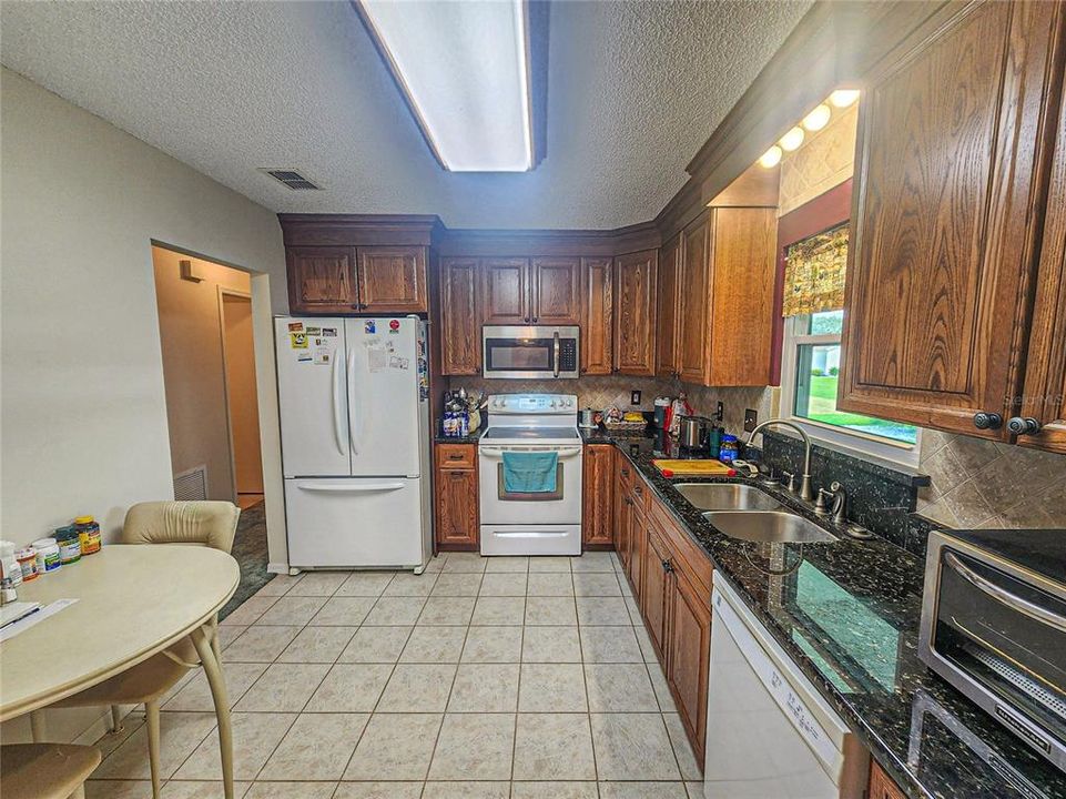 For Sale: $249,900 (2 beds, 2 baths, 1296 Square Feet)