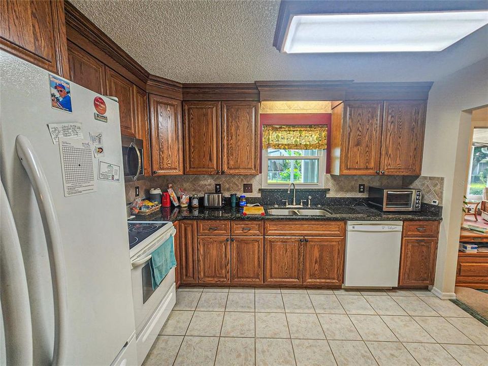 For Sale: $249,900 (2 beds, 2 baths, 1296 Square Feet)