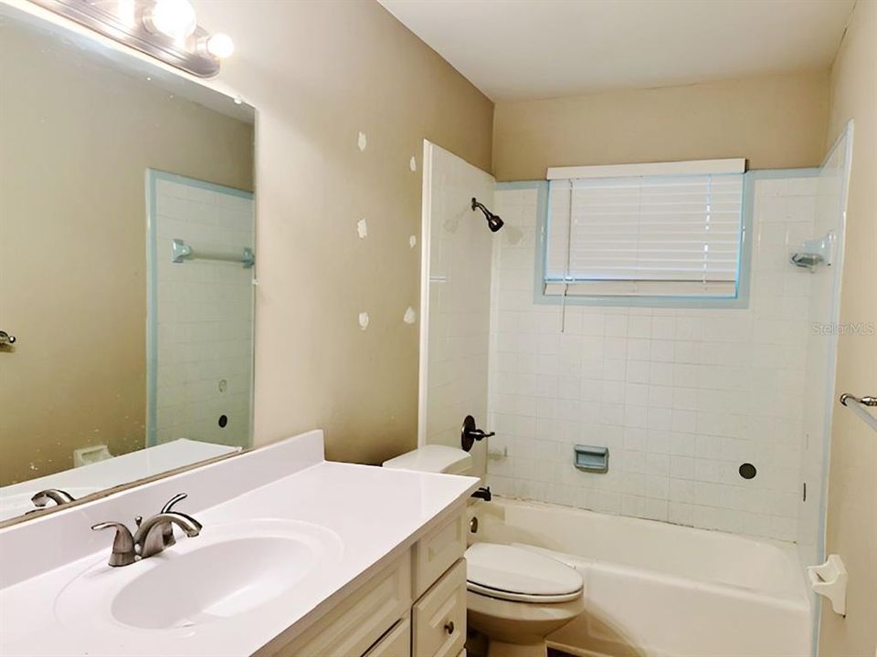 For Sale: $254,900 (3 beds, 1 baths, 988 Square Feet)