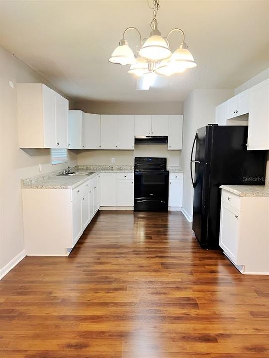 For Sale: $254,900 (3 beds, 1 baths, 988 Square Feet)