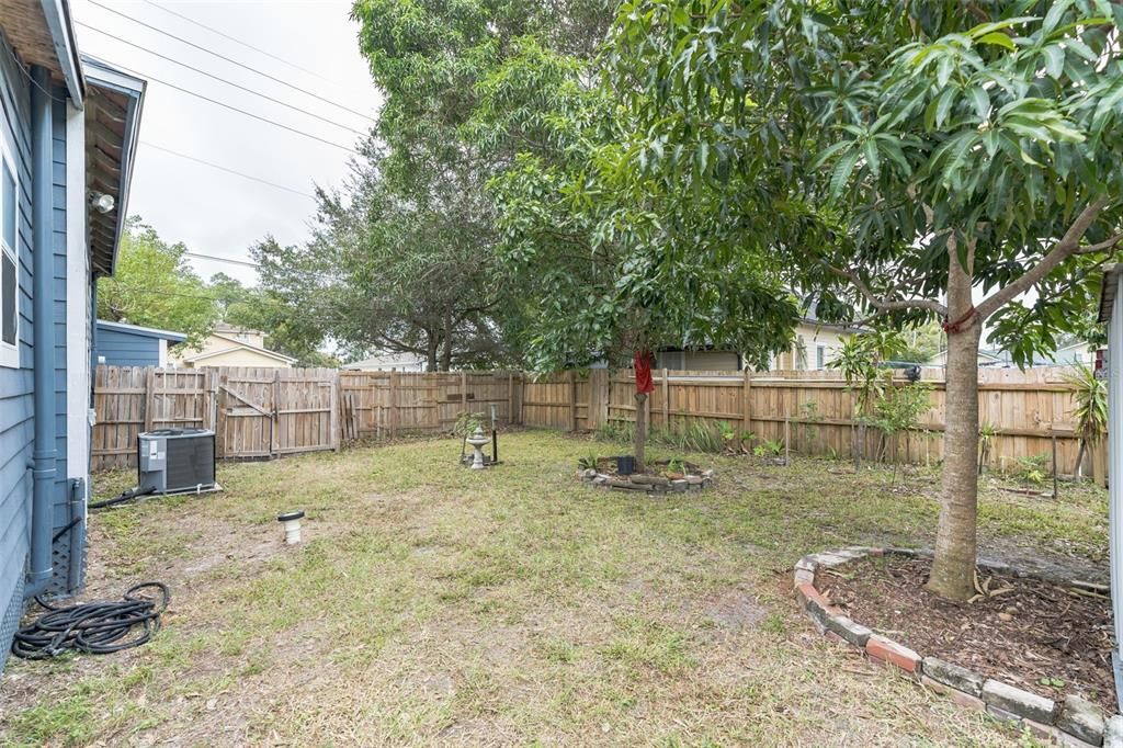 For Sale: $275,000 (3 beds, 2 baths, 982 Square Feet)