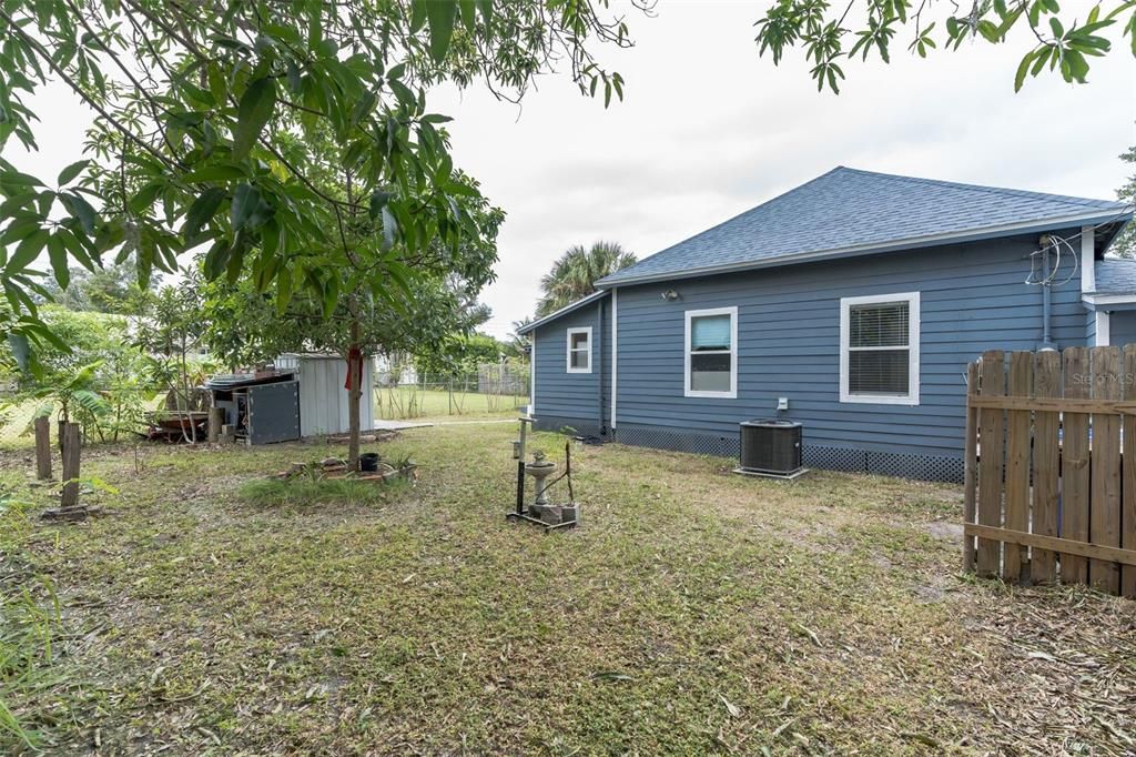 For Sale: $275,000 (3 beds, 2 baths, 982 Square Feet)