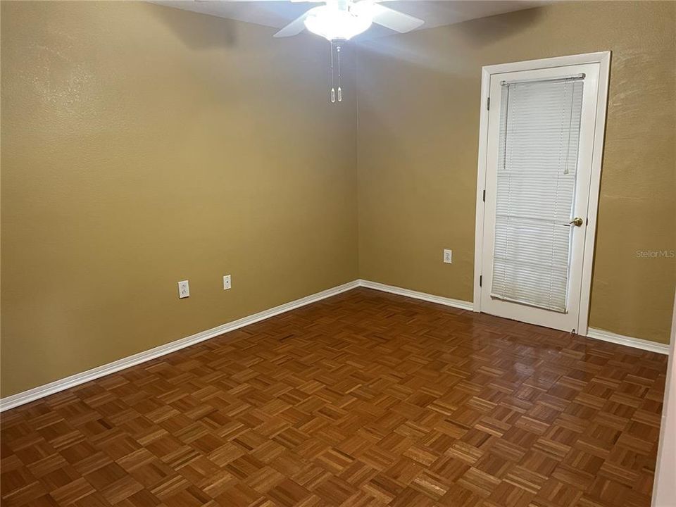 For Sale: $125,000 (2 beds, 2 baths, 912 Square Feet)