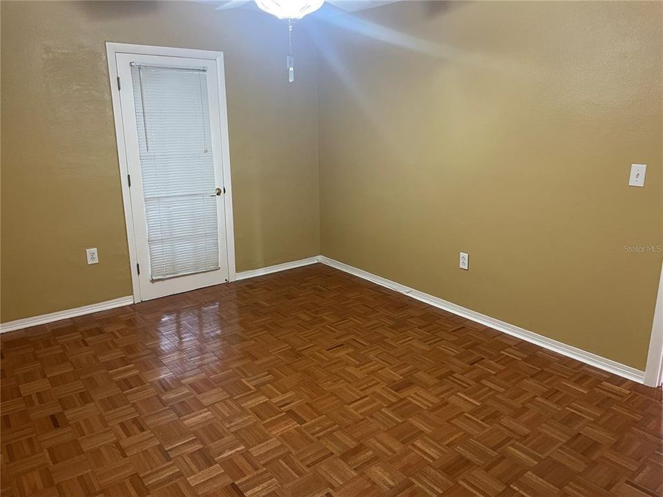 For Sale: $125,000 (2 beds, 2 baths, 912 Square Feet)