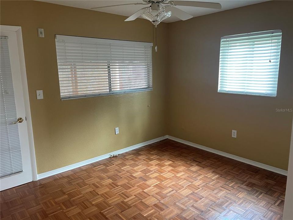 For Sale: $125,000 (2 beds, 2 baths, 912 Square Feet)