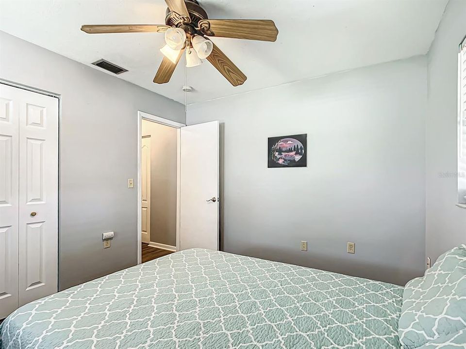 Active With Contract: $160,000 (2 beds, 1 baths, 800 Square Feet)