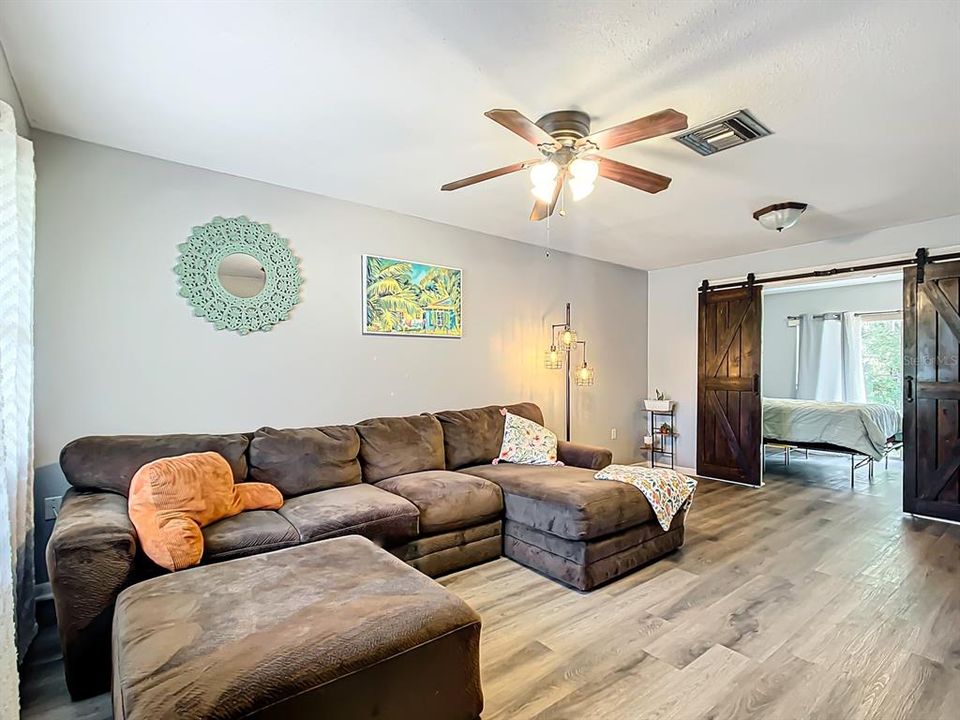 Active With Contract: $160,000 (2 beds, 1 baths, 800 Square Feet)