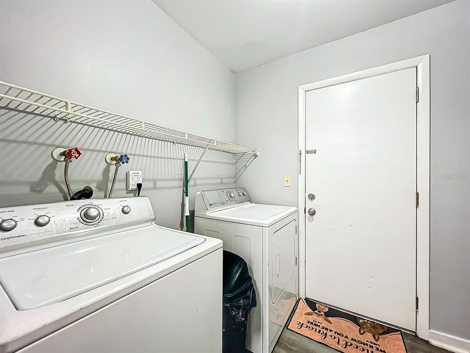 Active With Contract: $160,000 (2 beds, 1 baths, 800 Square Feet)