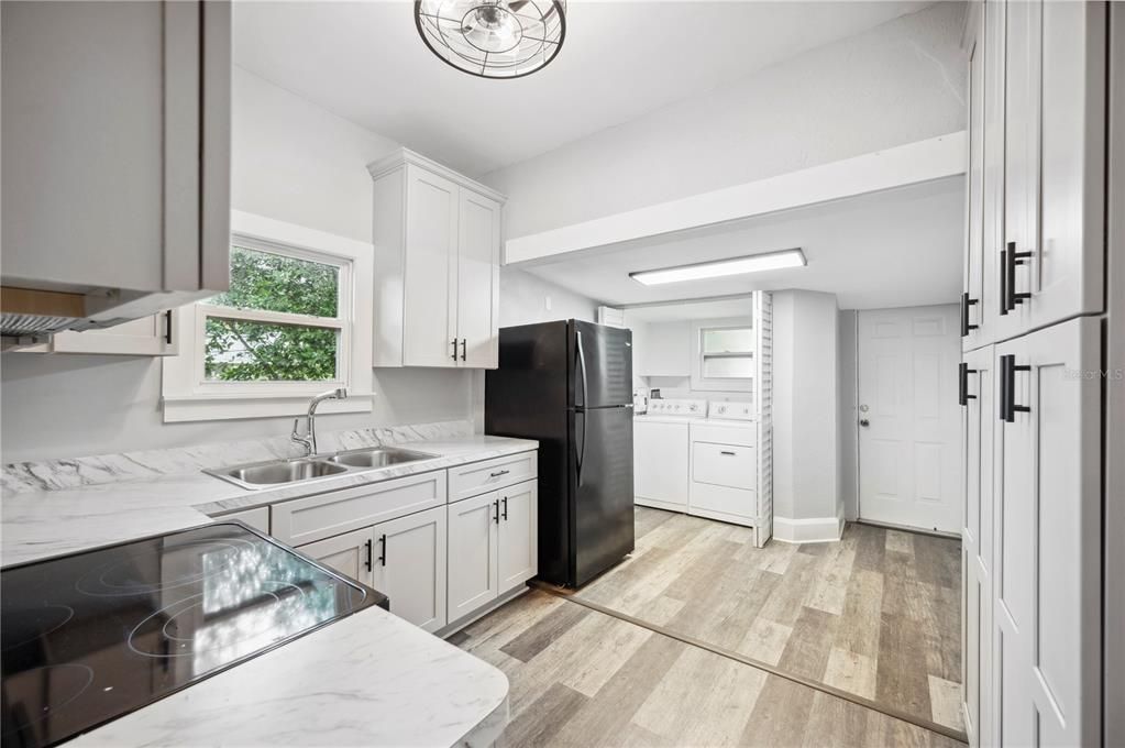 For Sale: $259,000 (2 beds, 1 baths, 868 Square Feet)