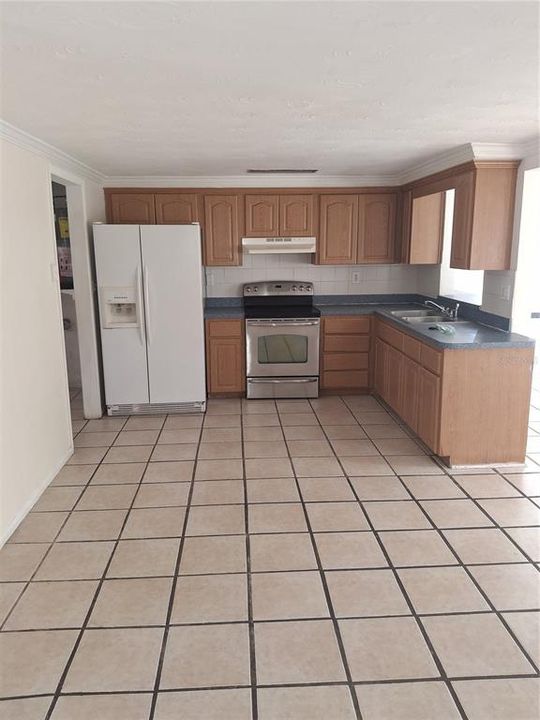 For Rent: $1,600 (3 beds, 2 baths, 1480 Square Feet)