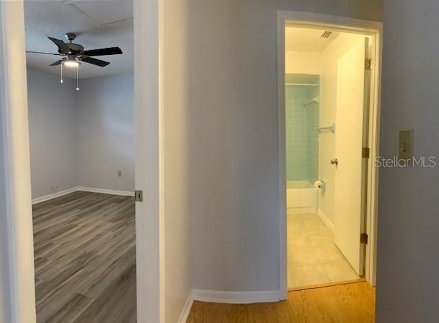 bathroom between both bedrooms