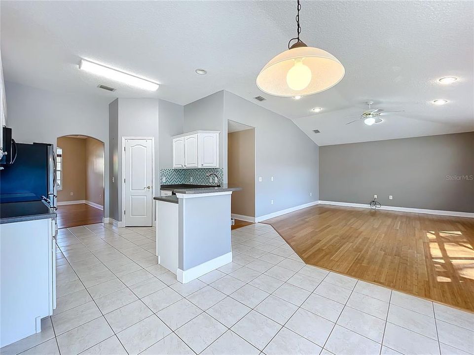 For Sale: $439,500 (3 beds, 2 baths, 2364 Square Feet)