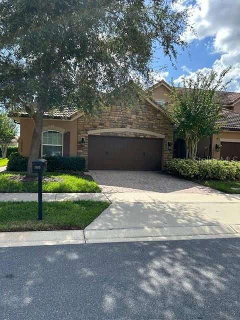 House front driveway with pavers