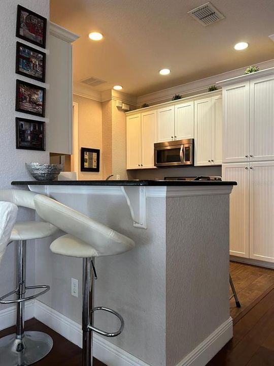 Kitchen with breakfast bar