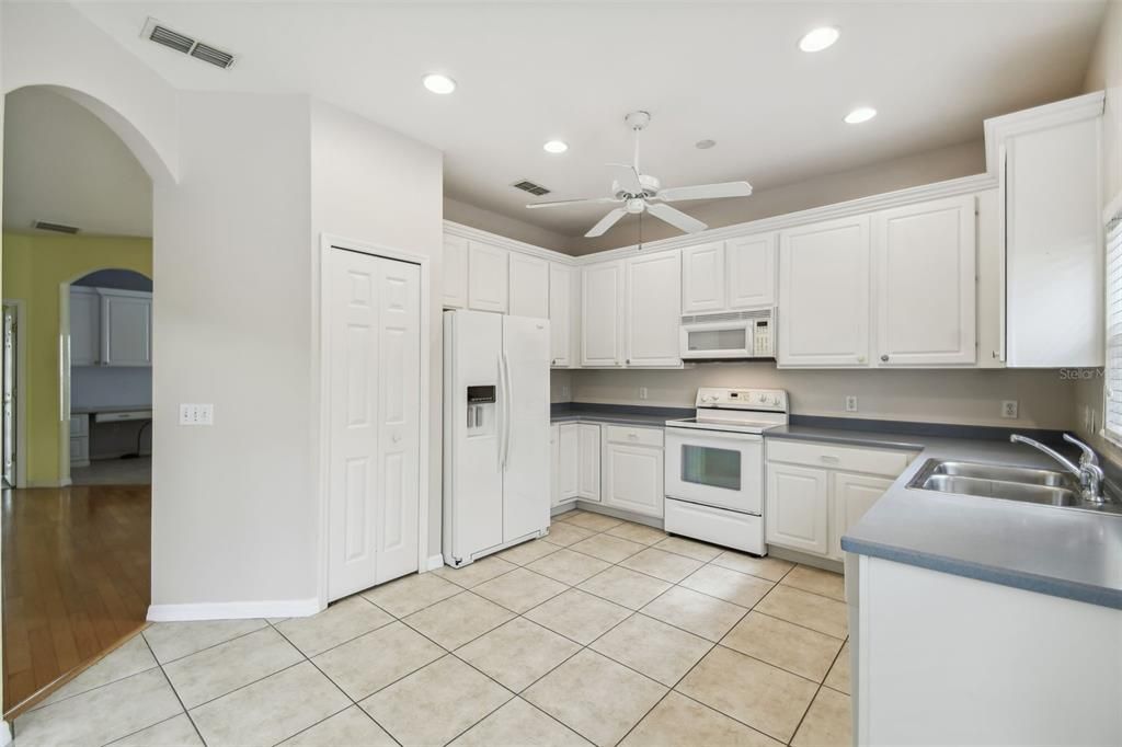 For Sale: $295,000 (2 beds, 2 baths, 1574 Square Feet)