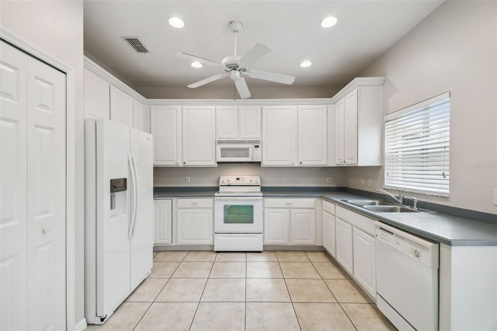 For Sale: $295,000 (2 beds, 2 baths, 1574 Square Feet)