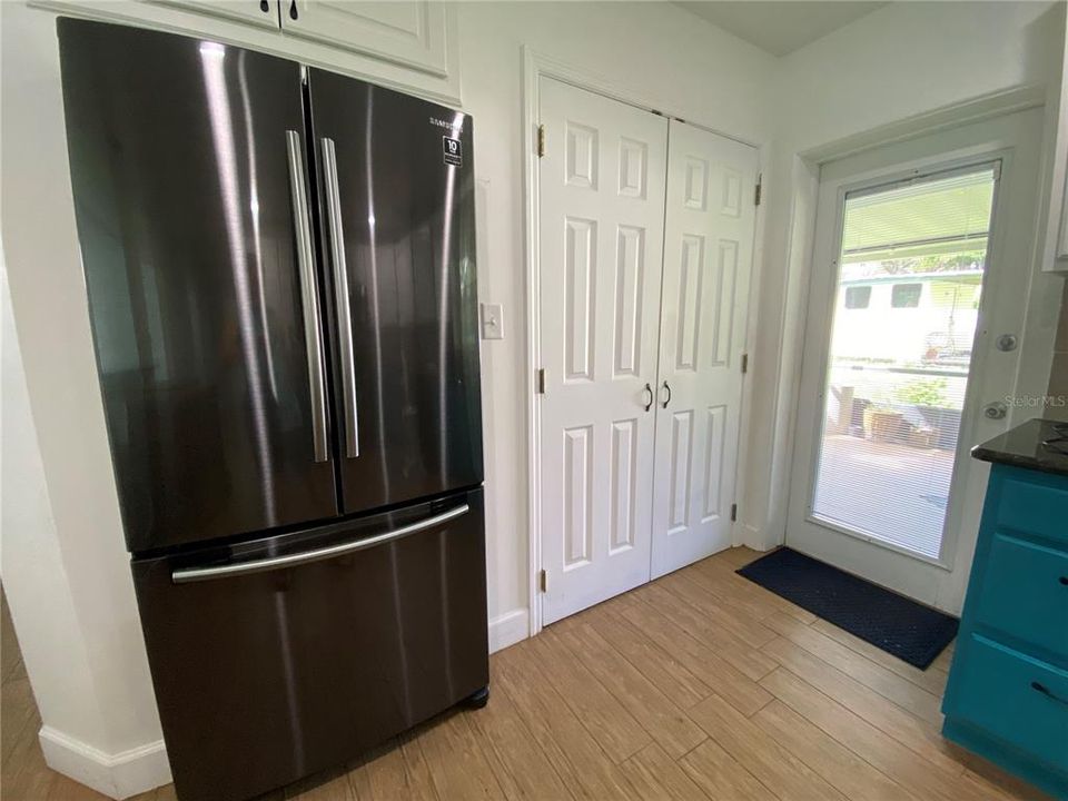 Kitchen/laundry closet/door to back patio