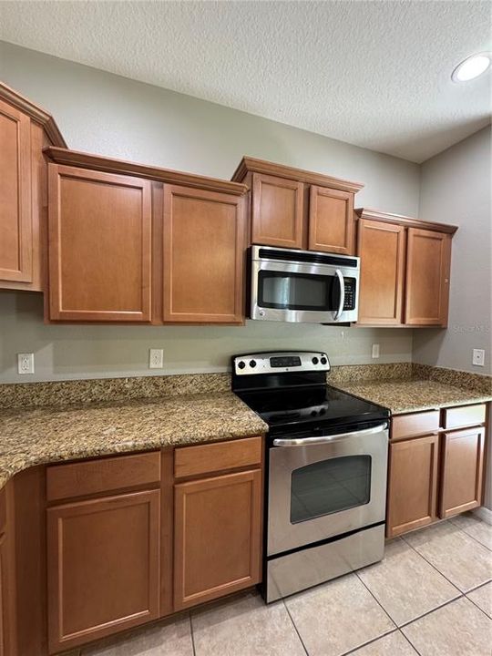 For Rent: $2,395 (3 beds, 2 baths, 1669 Square Feet)