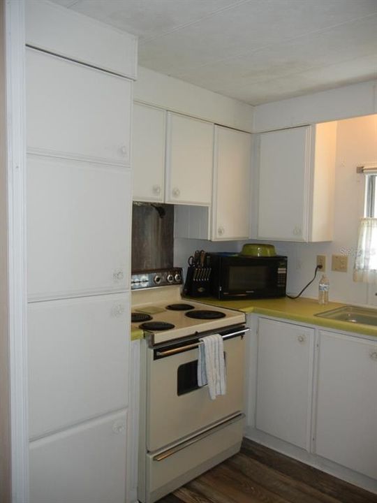 For Sale: $89,900 (2 beds, 1 baths, 672 Square Feet)