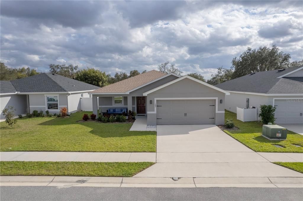 Active With Contract: $2,150 (3 beds, 2 baths, 1459 Square Feet)