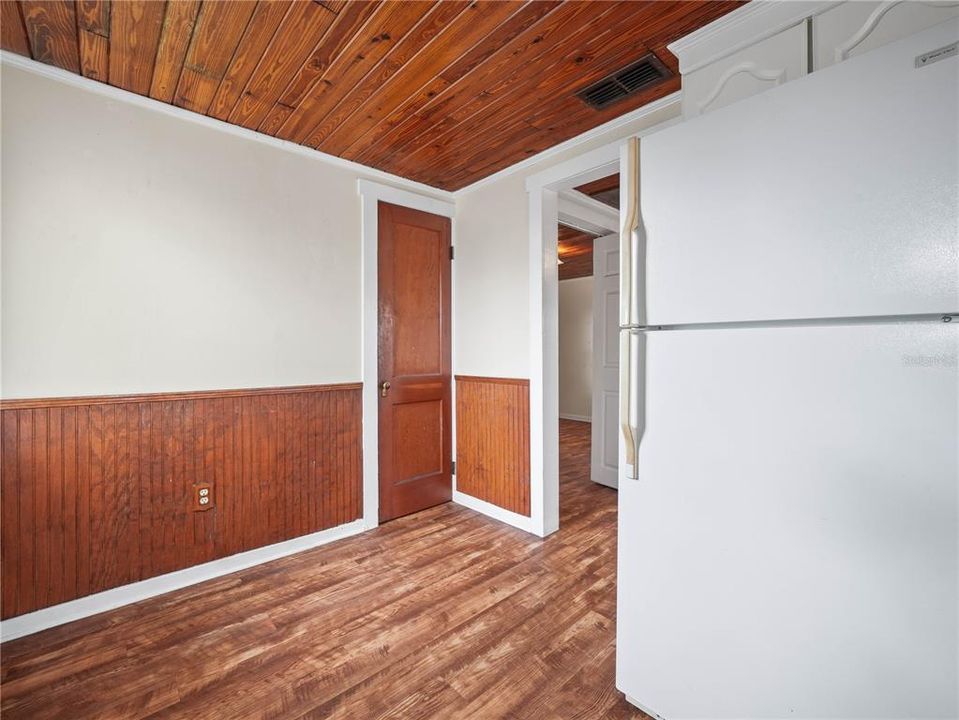 For Sale: $249,000 (2 beds, 1 baths, 592 Square Feet)