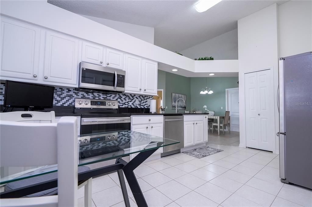 For Sale: $360,000 (3 beds, 2 baths, 1498 Square Feet)