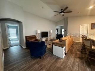 For Rent: $2,200 (4 beds, 2 baths, 1658 Square Feet)