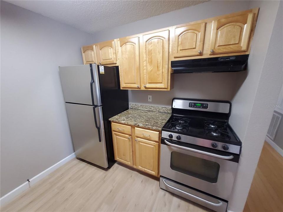 For Rent: $1,450 (1 beds, 1 baths, 830 Square Feet)