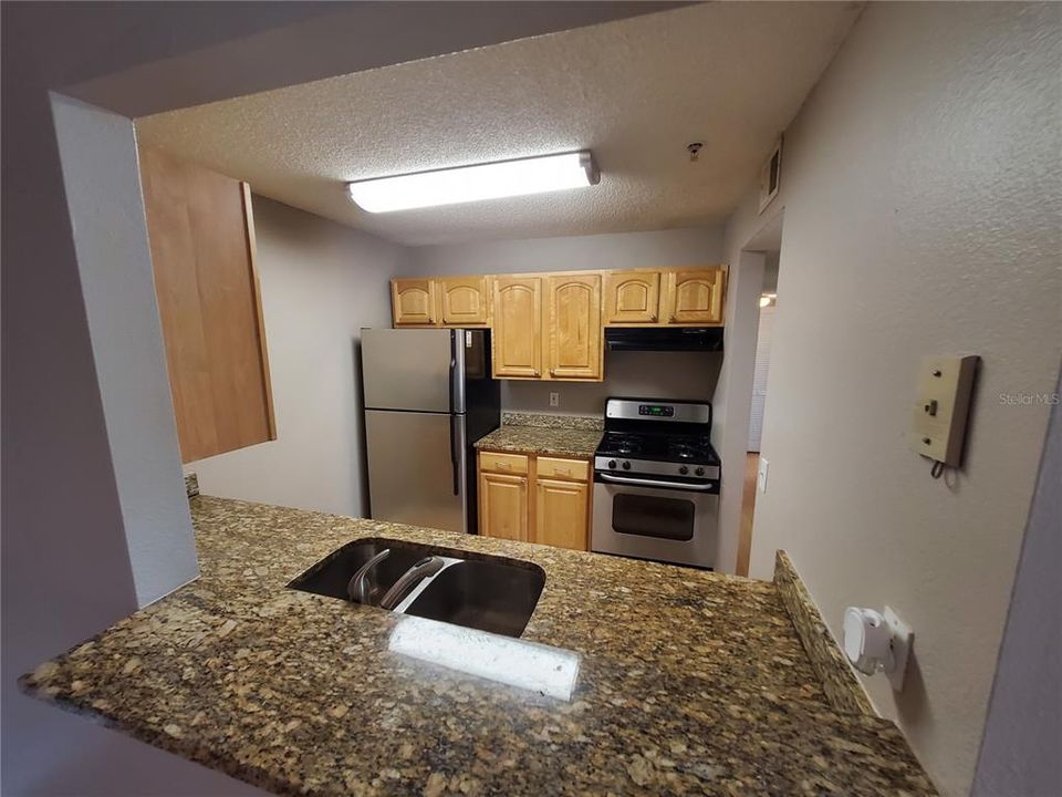 For Rent: $1,450 (1 beds, 1 baths, 830 Square Feet)