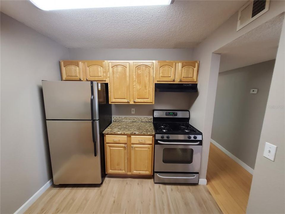 For Rent: $1,450 (1 beds, 1 baths, 830 Square Feet)