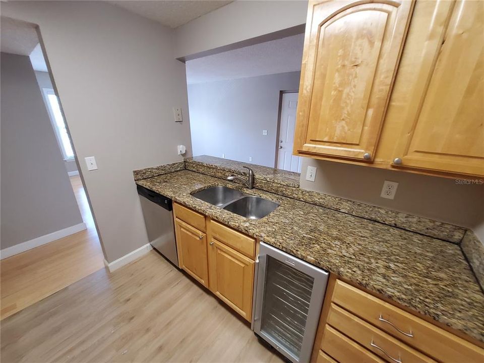 For Rent: $1,450 (1 beds, 1 baths, 830 Square Feet)