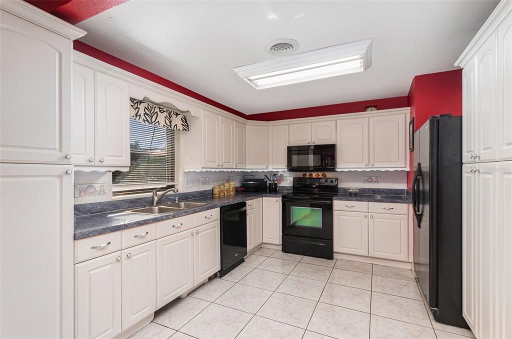 For Sale: $340,000 (3 beds, 2 baths, 1560 Square Feet)